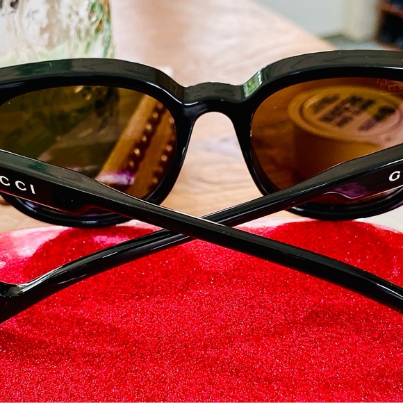 SOLD!! GUCCI BLACK OVAL SUNGLASSES GG1237Sool - Picture 5 of 13